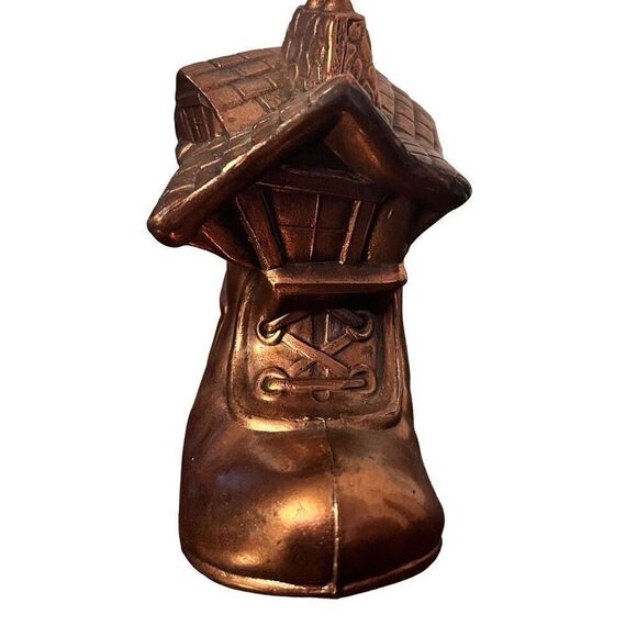 Old Mother Hubbard Shoe House Cast Bank - Picture 3 of 10